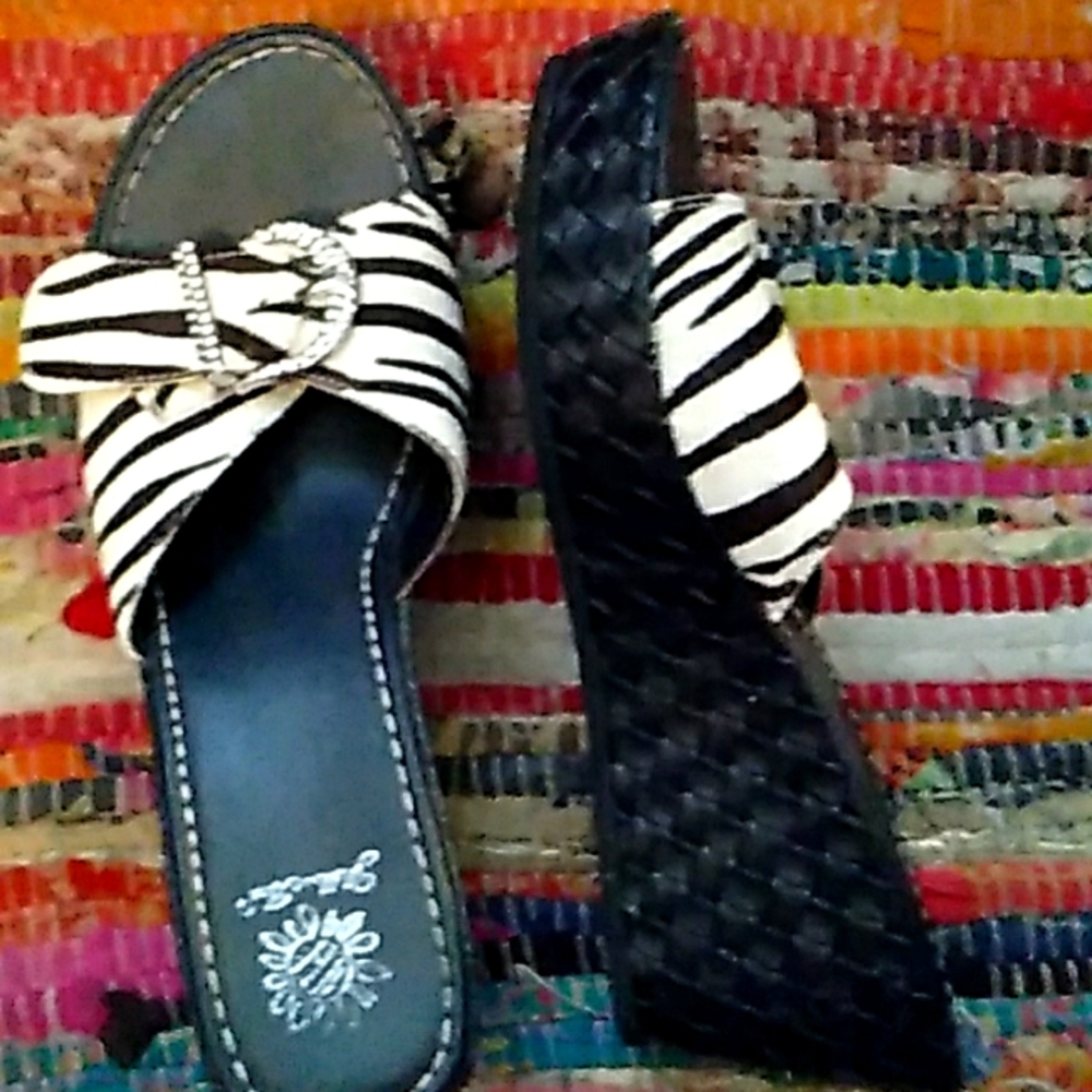 Like new zebra print wedge